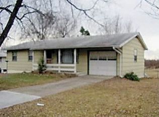 1905 Crestwood Dr, Harrisonville, MO 64701