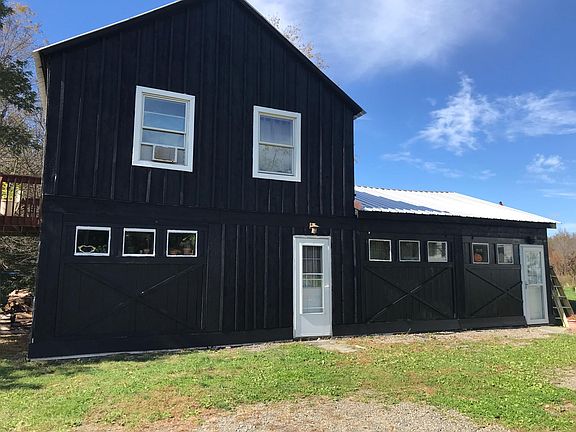 one story apartment on right of Carriage House