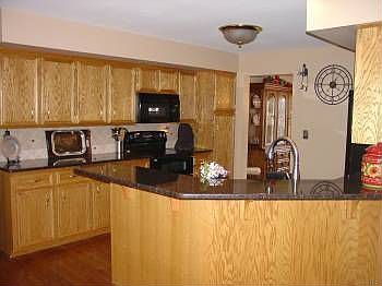 4th image of 101 Woodstock Dr