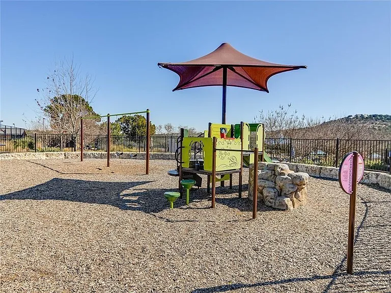 208 Maxwell Way — Photo 31