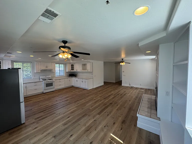 8202 Palm St — Photo 4