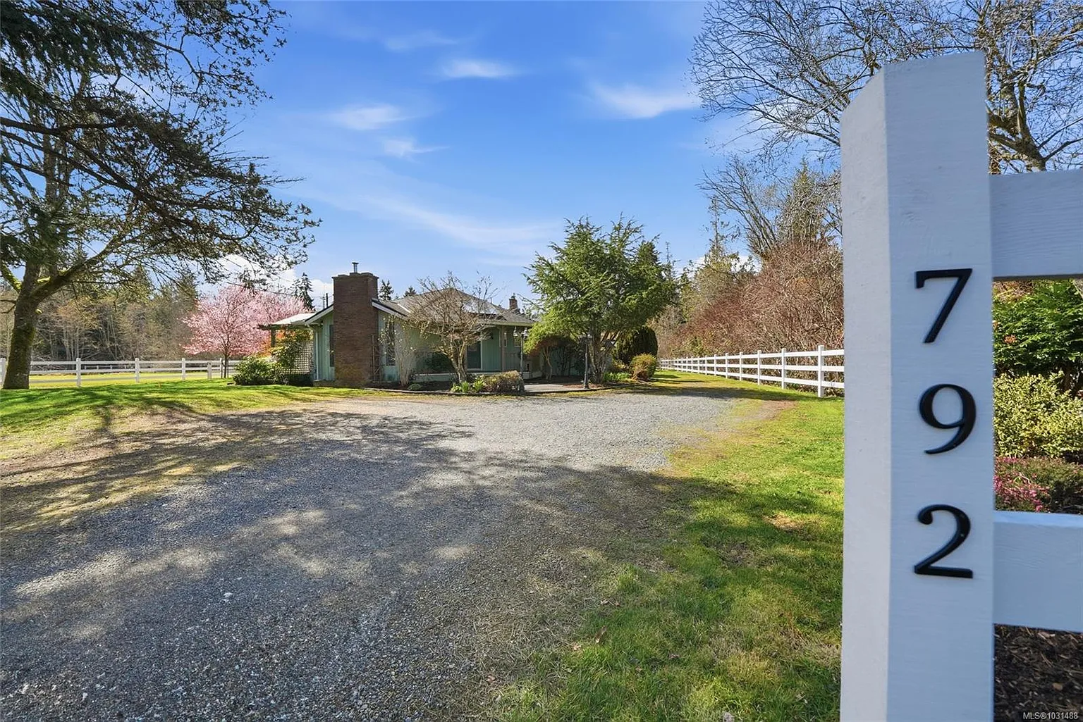 792 Bennett Rd photo 1