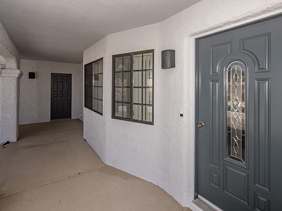4th image of 3062 Shoshone Dr