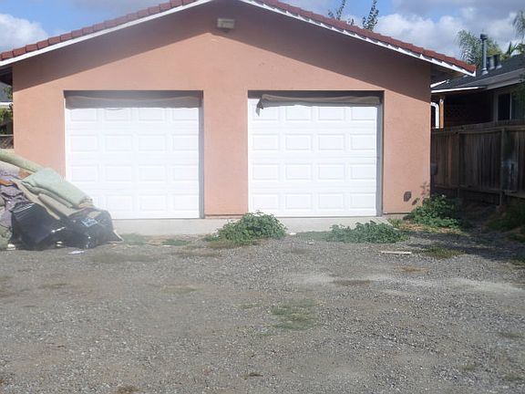 2nd image of 50 Pickford Ave