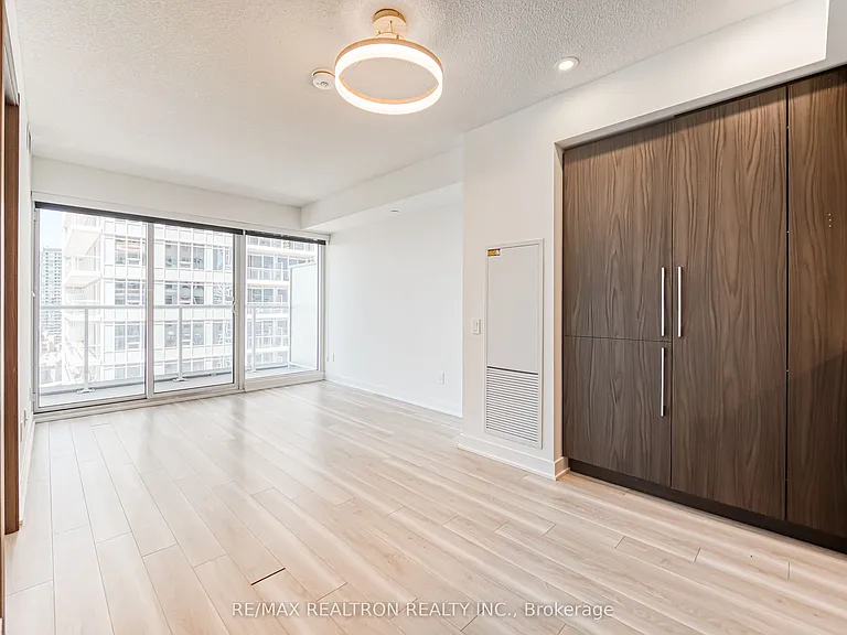 17 Bathurst St #2603 — Photo 8