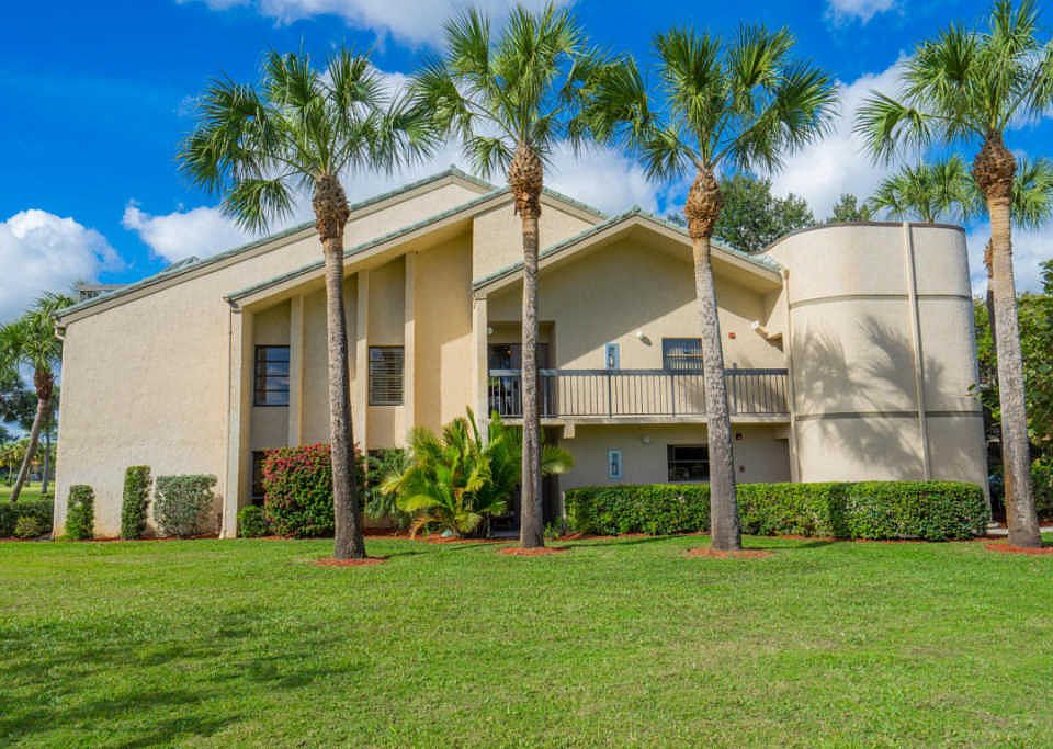 1st image of 9440 Meadowood Dr APT 206