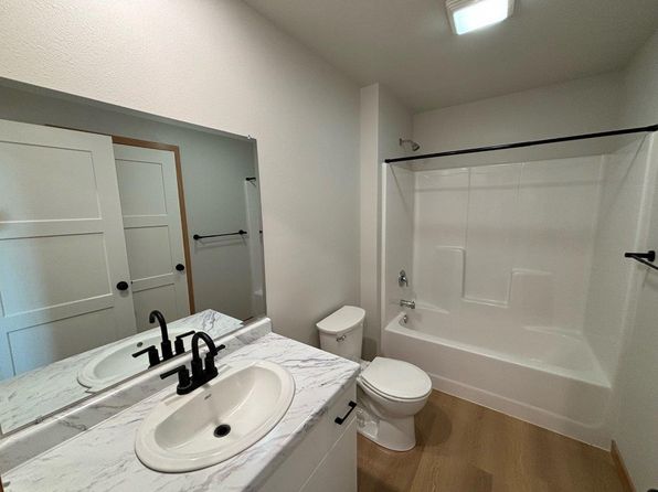 316 3rd St SE #2, Hayti, SD 57241