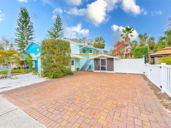 604 Pennsylvania Ave, Crystal Beach, FL 34681