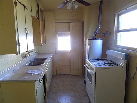 2nd image of 2218 Burnet St