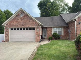 1020 Equestrian Dr, Sellersburg, IN 47172