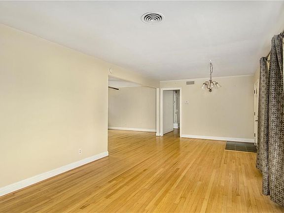 5th image of 10412 Lake Gardens Dr