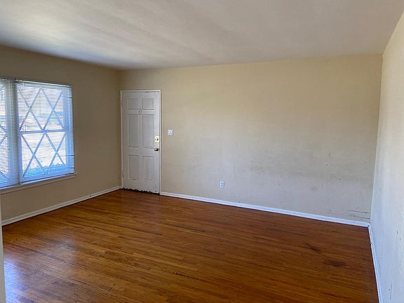 4th image of 13010 Burbank Blvd
