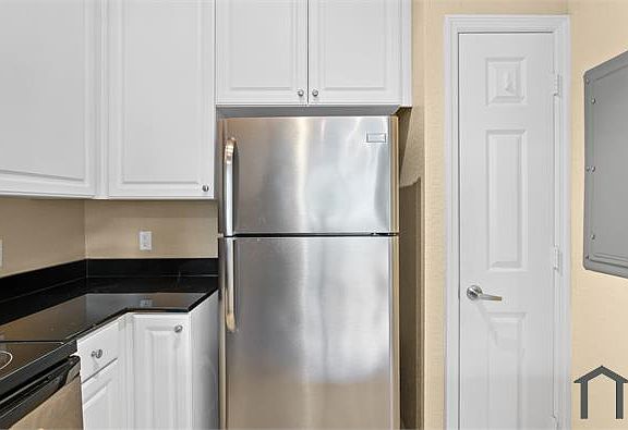 5th image of 8539 Gate Pkwy W Unit 9241