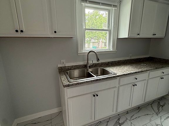 3rd image of 15809 Raymond St