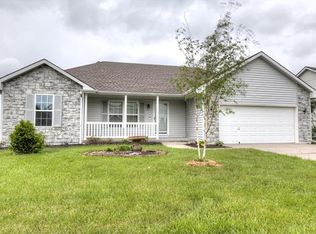 1111 Viola St, Smithville, MO 64089