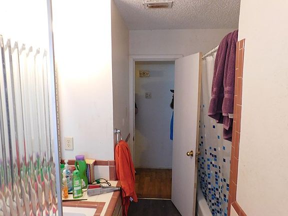 5th image of 1103 S Harry Ave