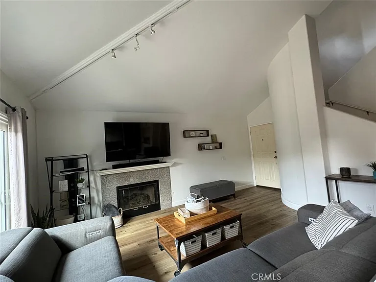 620 Wild Rose Ln — Photo 3