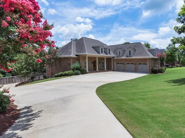 1011 Longfield Dr, Prattville, AL 36067