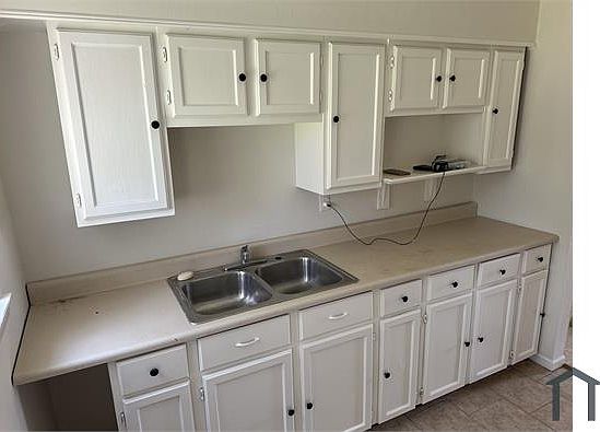 1st image of 9301 Chesterfield Dr