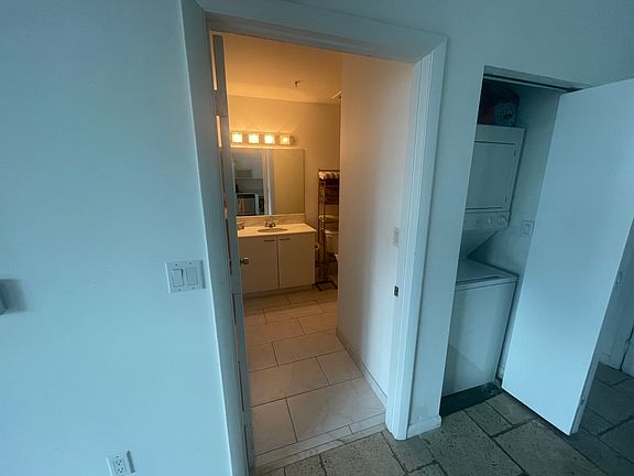 4th image of 133 NE 2nd Ave APT 911