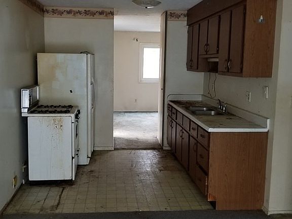 4th image of 735 Kaye Dr