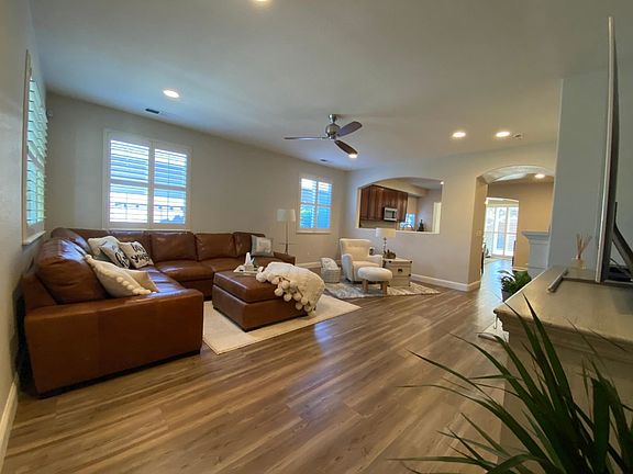 4th image of 3813 Rue Dr