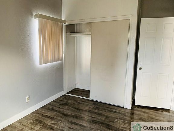 4th image of 723 W 82nd St APT 11