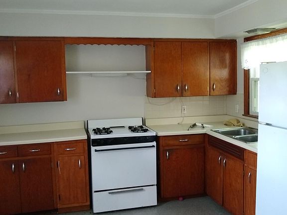 5th image of 633 Cove Blvd