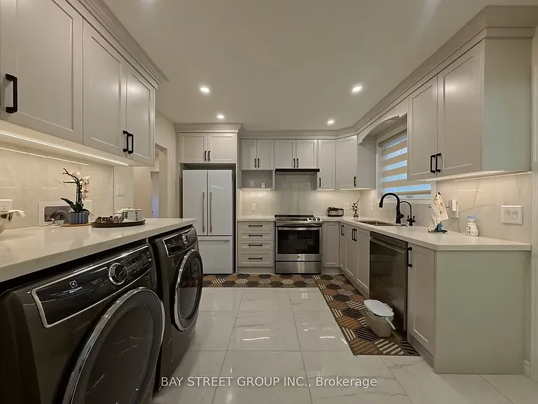 402 Osiris Dr — Photo 12