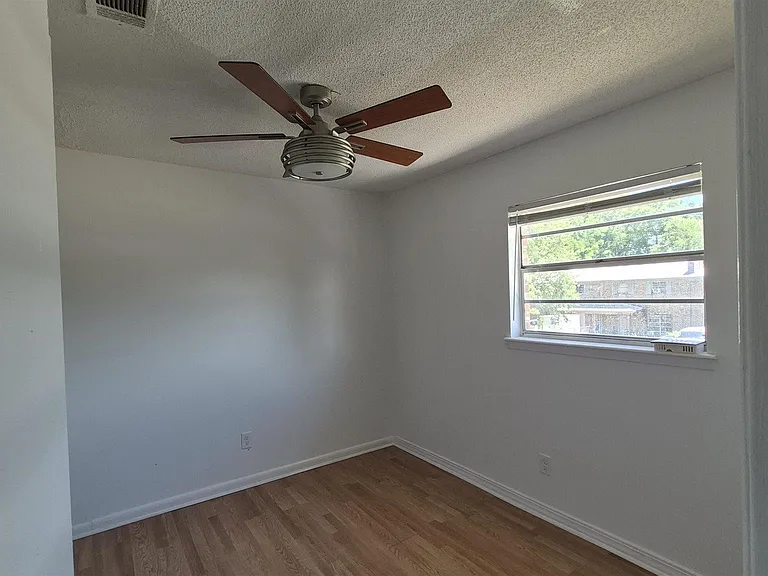 852 Garnet St — Photo 5
