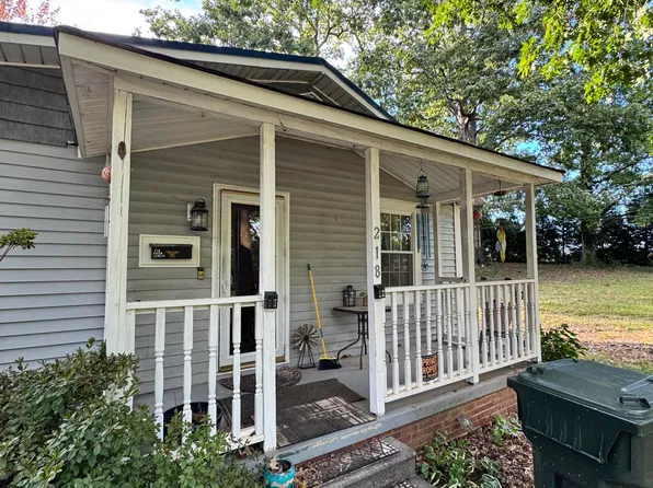 218 S 10th St, Mebane, NC 27302