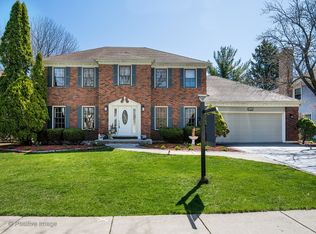 824 Lyndhurst Ct, Naperville, IL 60563