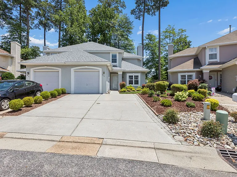 812 E Willow Point Pl — Photo 2