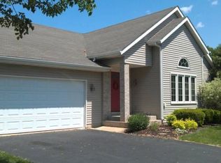 1527 Ruby St, Belvidere, IL 61008