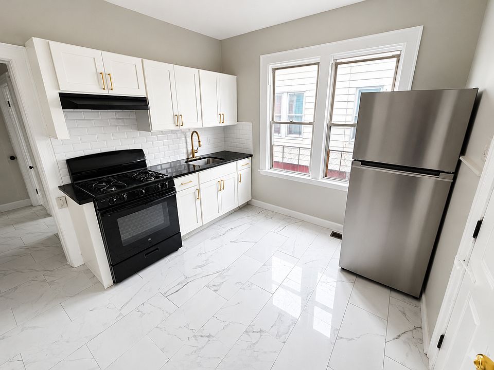 1st image of 281 Schley St Floor 1