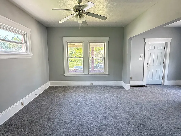 9702 Raymond Ave — Photo 8