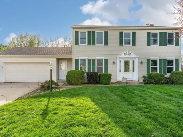 51595 Harvester Dr, Granger, IN 46530