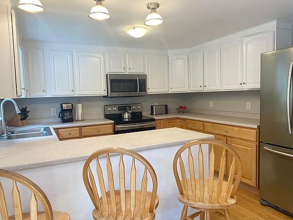 3rd image of 48 Dow Ln