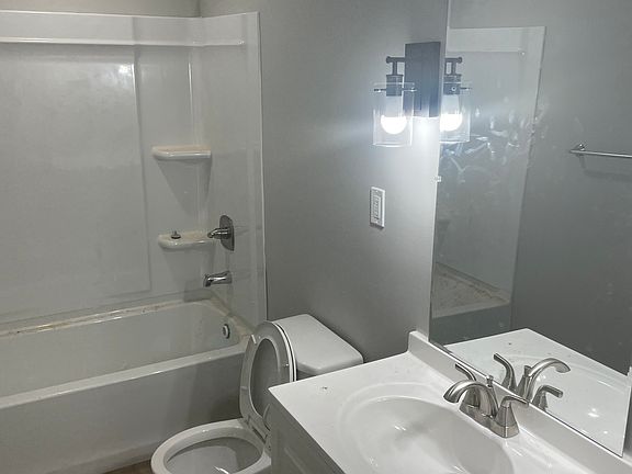 4th image of 1201 Green St