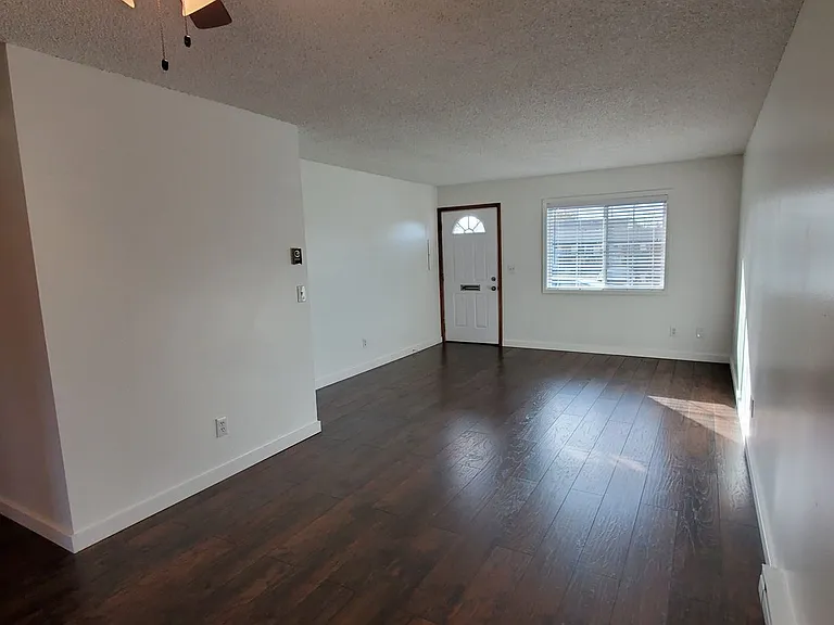UPP2415 - Gaiser Court Apartments — Photo 3