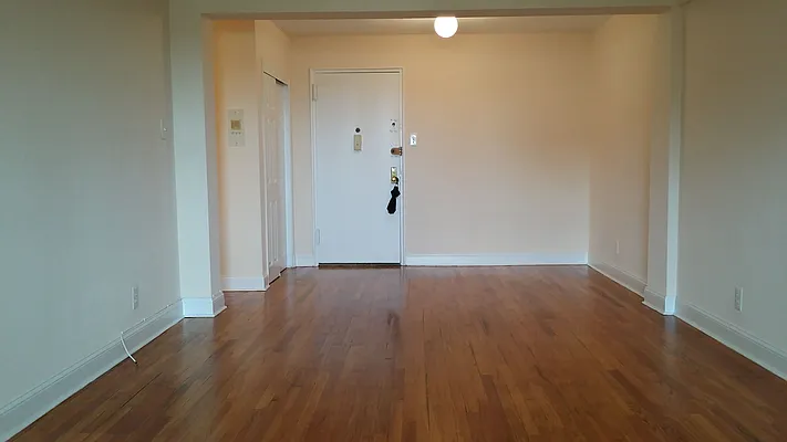 Rented by Realty Queens LLC | media 15