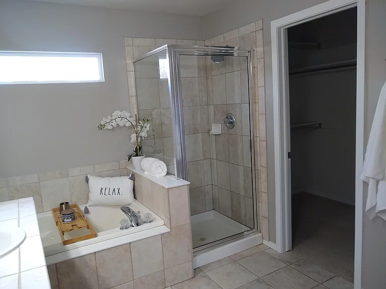 Master Bath & Walk in Closet