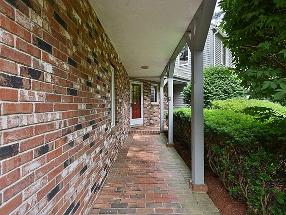 2nd image of 18 Strawberry Hill Ln