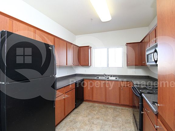 3rd image of 1941 S Pierpont Dr APT 2128