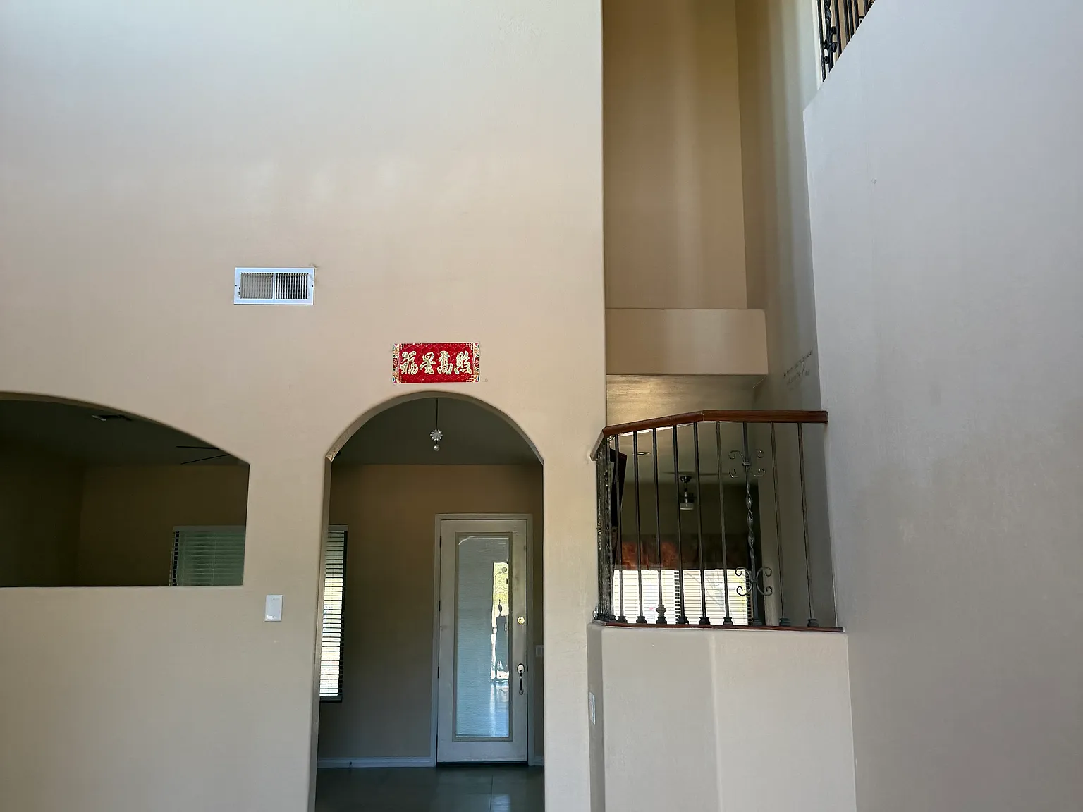 4 bed, 2667 sqft, $2,500 — Photo 2