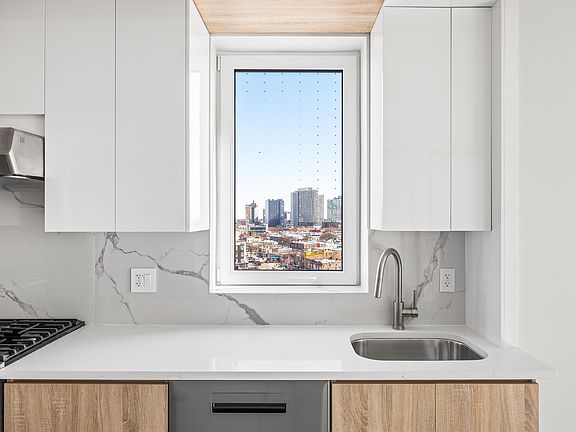 3rd image of 13277 Metropolitan Ave #8C