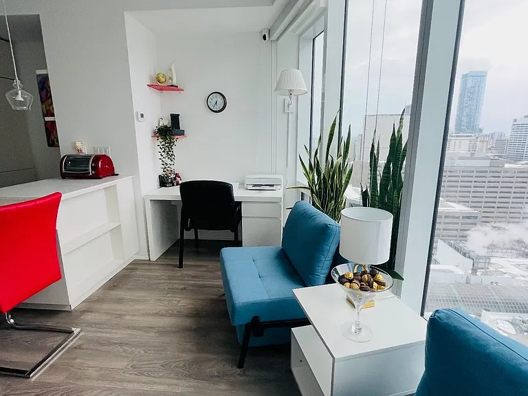 197 Yonge St W #2313 — Photo 4