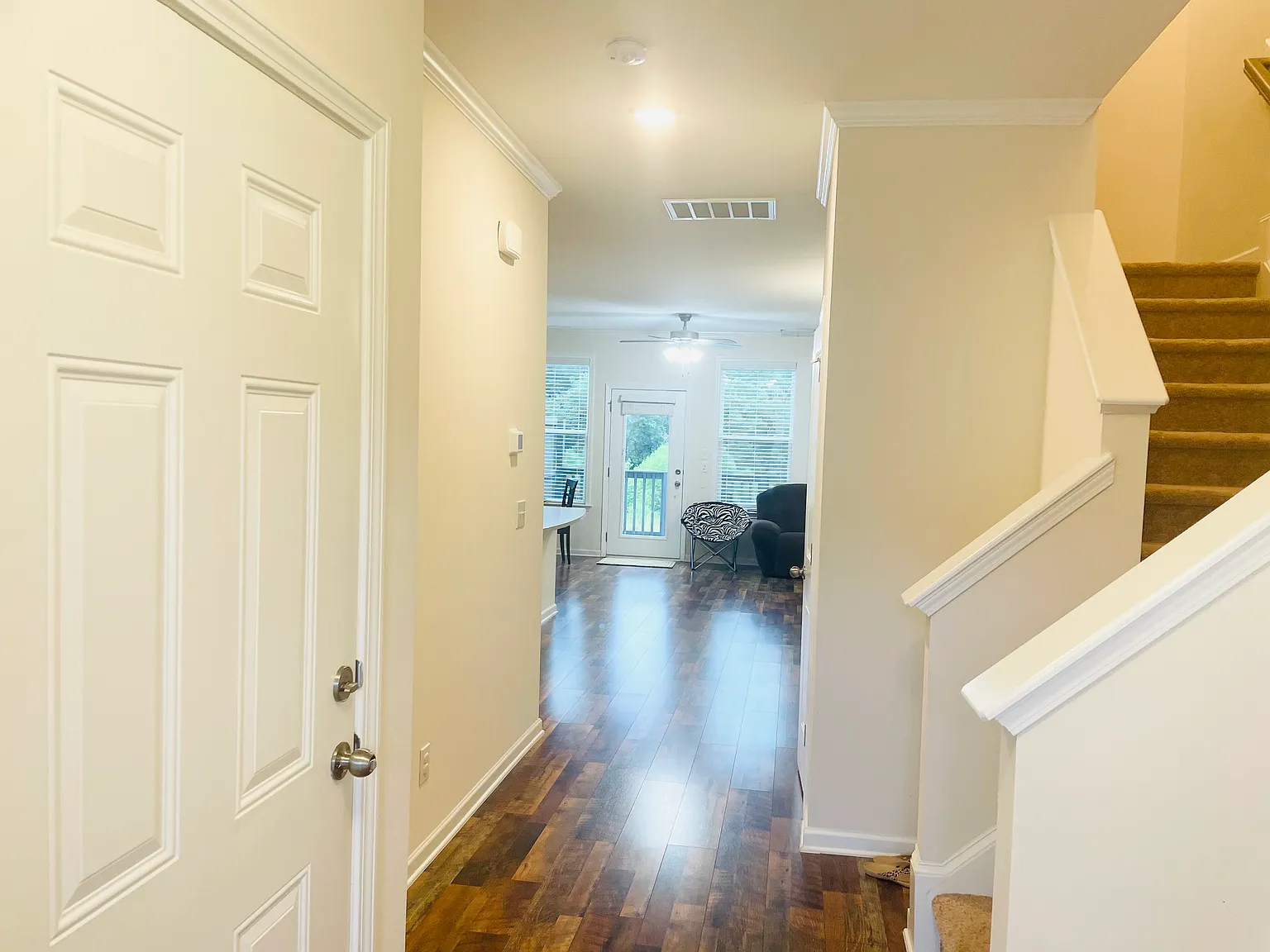 3 bed, 3.5 bath, 2174 sqft, $2,400 — Photo 3