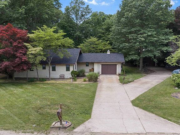 2nd image of 51565 Maplewood Dr
