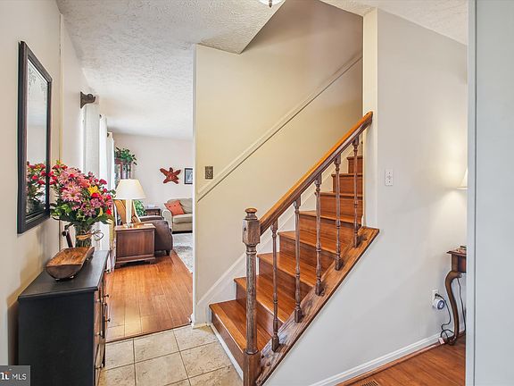 3rd image of 430 Williamstowne Ct